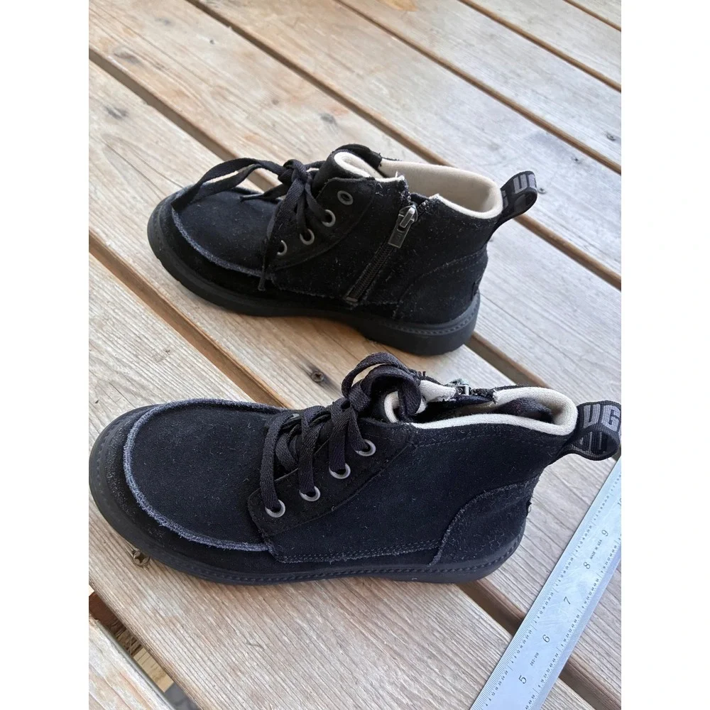 UGG Kids‎ Chelham weather  waterproof Boots Size 2 Black suade